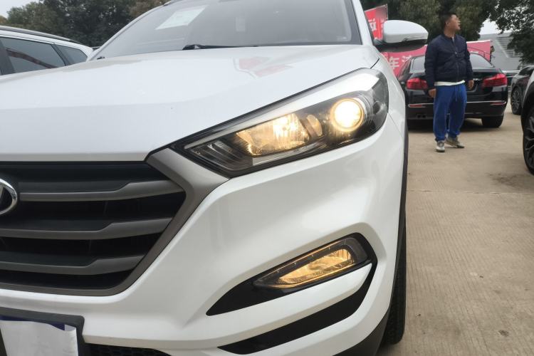 Used Hyundai Tucson 2015 1.6T Dual-Clutch Two-Wheel-Drive Smart Model Left Front Headlight