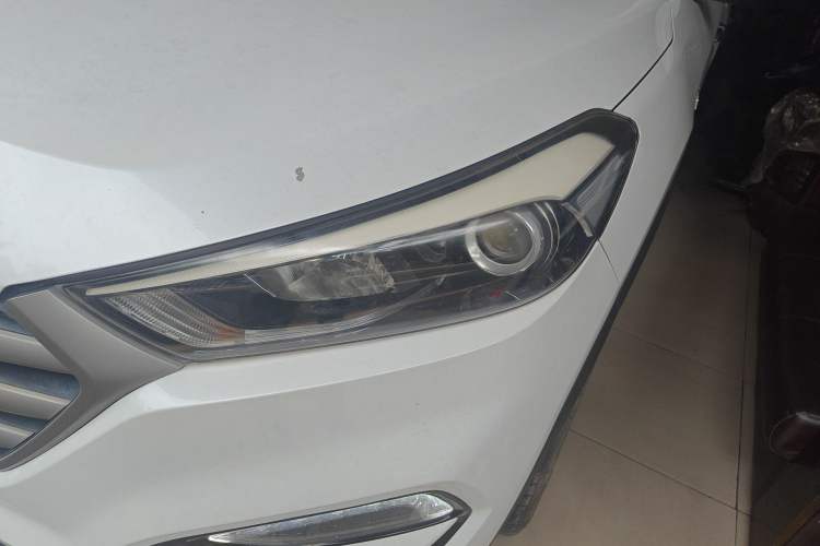 Used Hyundai Tucson 2015 1.6T Dual-Clutch Two-Wheel-Drive Smart Model Left Front Headlight
