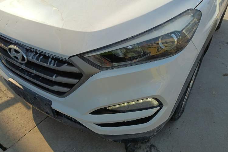 Used Hyundai Tucson 2015 1.6T Dual-Clutch Two-Wheel-Drive Smart Model Left Front Headlight