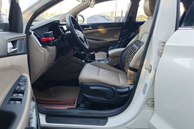 Used Hyundai Tucson 2015 1.6T Dual-Clutch Two-Wheel-Drive Leading Model Left Front Seat