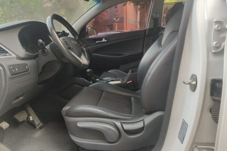 Used Hyundai Tucson 2015 1.6T Dual-Clutch Two-Wheel-Drive Smart Model Left Front Seat