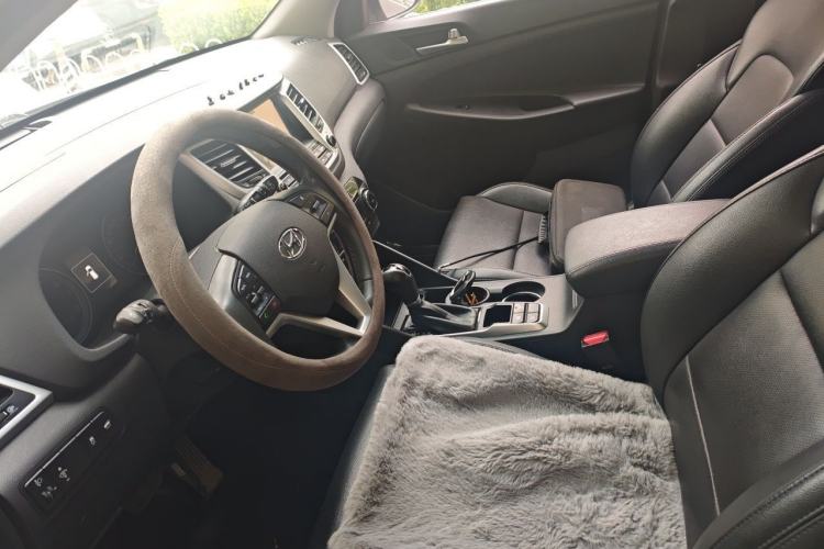 Used Hyundai Tucson 2015 1.6T Dual-Clutch Two-Wheel-Drive Leading Model Left Front Seat