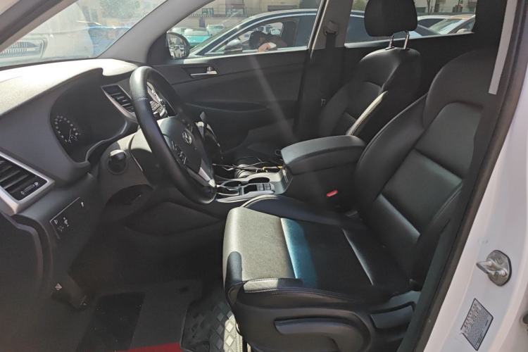 Used Hyundai Tucson 2015 1.6T Dual-Clutch Two-Wheel-Drive Smart Model Left Front Seat