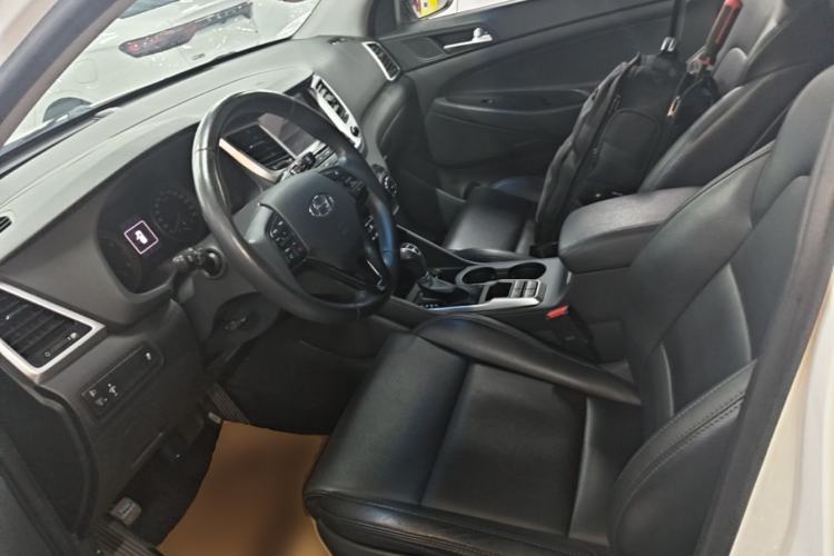 Used Hyundai Tucson 2015 1.6T Dual-Clutch Two-Wheel-Drive Smart Model Left Front Seat