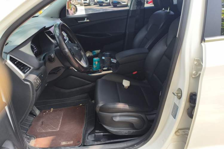Used Hyundai Tucson 2015 1.6T Dual-Clutch Two-Wheel-Drive Smart Model Left Front Seat