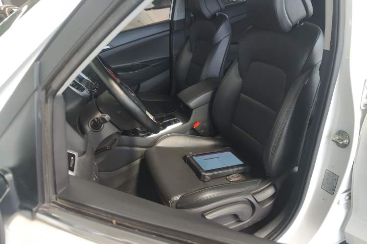 Used Hyundai Tucson 2015 1.6T Dual-Clutch Two-Wheel-Drive Smart Model Left Front Seat