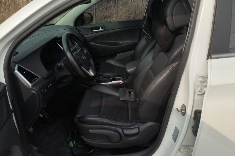 Used Hyundai Tucson 2015 1.6T Dual-Clutch Two-Wheel-Drive Leading Model Left Front Seat