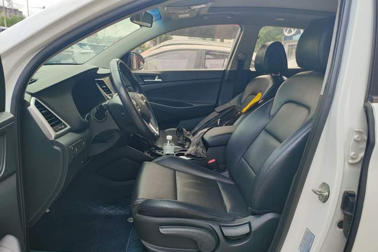 Used Hyundai Tucson 2015 1.6T Dual-Clutch Two-Wheel-Drive Smart Model Left Front Seat