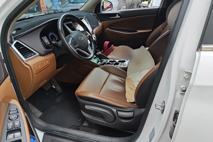 Used Hyundai Tucson 2015 1.6T Dual-Clutch Two-Wheel-Drive Leading Model Left Front Seat