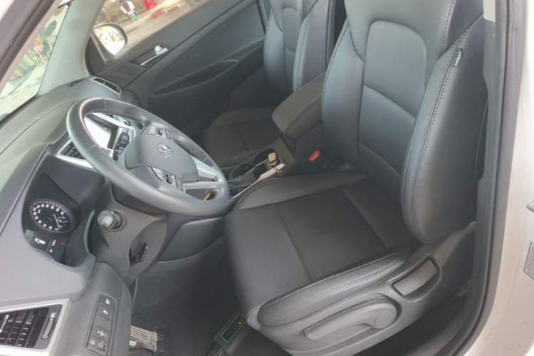 Used Hyundai Tucson 2015 1.6T Dual-Clutch Two-Wheel-Drive Smart Model Left Front Seat