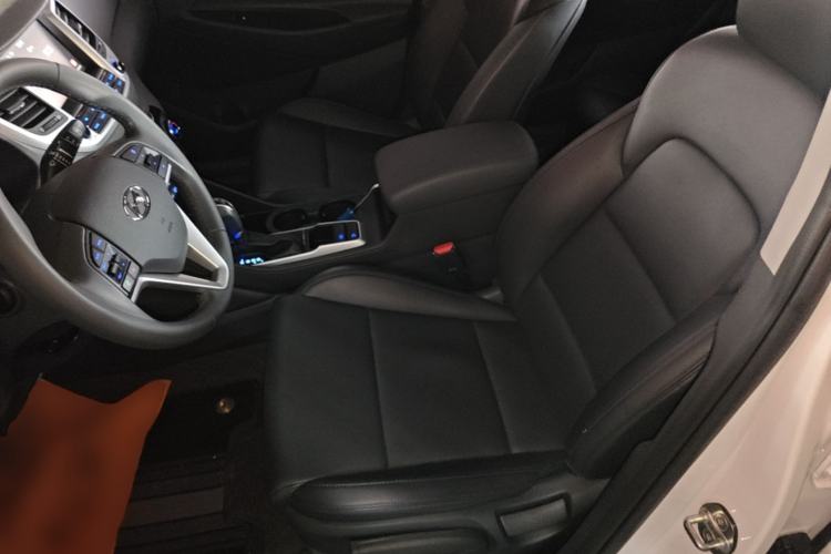 Used Hyundai Tucson 2015 1.6T Dual-Clutch Two-Wheel-Drive Smart Model Left Front Seat