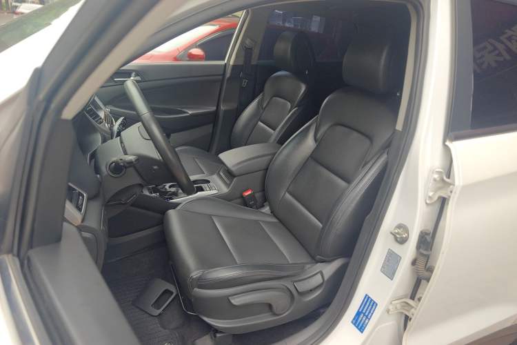 Used Hyundai Tucson 2015 1.6T Dual-Clutch Two-Wheel-Drive Smart Model Left Front Seat