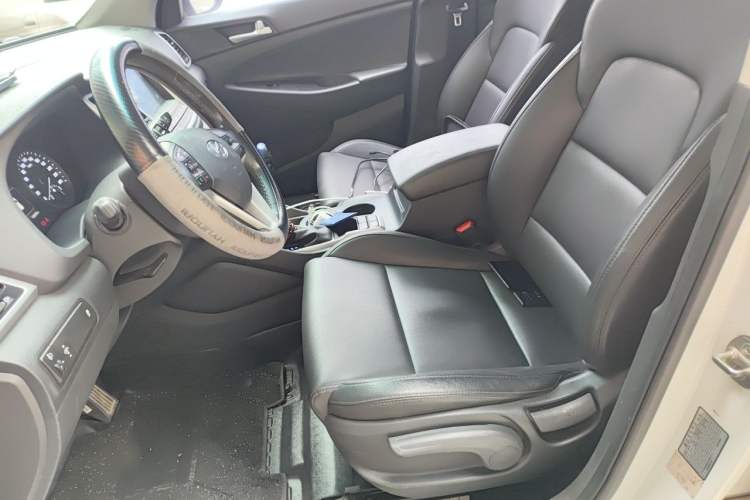 Used Hyundai Tucson 2015 1.6T Dual-Clutch Two-Wheel-Drive Smart Model Left Front Seat