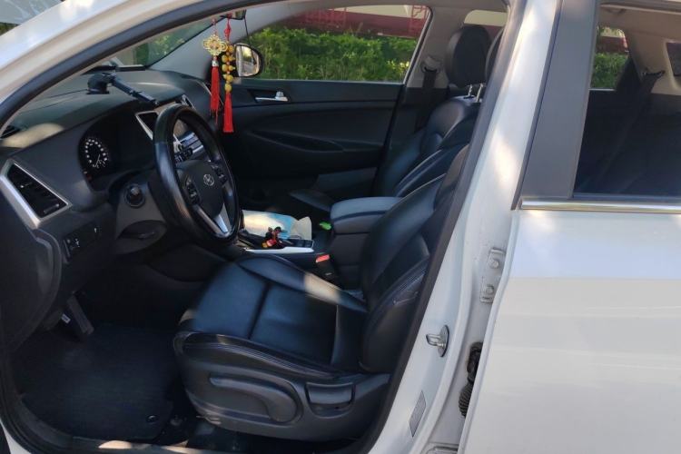 Used Hyundai Tucson 2015 1.6T Dual-Clutch Two-Wheel-Drive Smart Model Left Front Seat