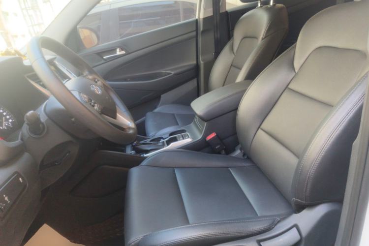 Used Hyundai Tucson 2015 1.6T Dual-Clutch Two-Wheel-Drive Leading Model Left Front Seat