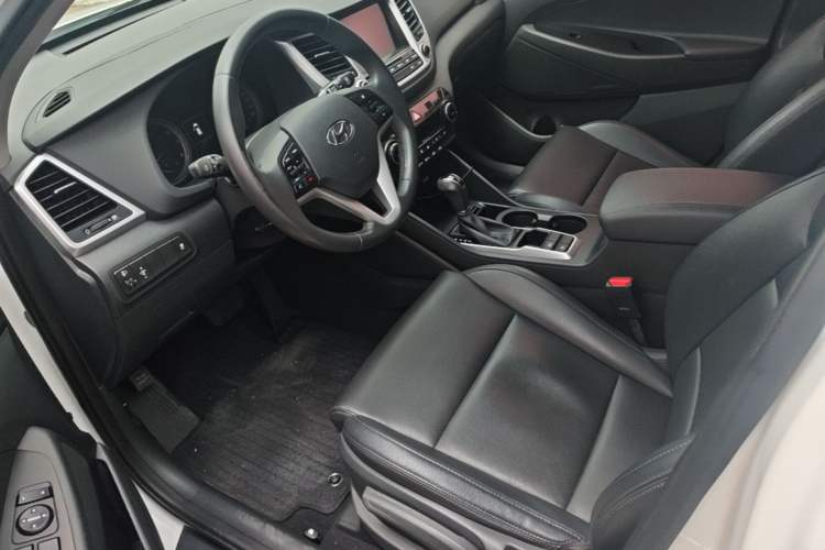 Used Hyundai Tucson 2015 1.6T Dual-Clutch Two-Wheel-Drive Smart Model Left Front Seat