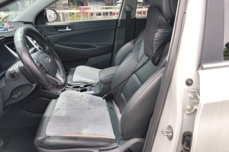 Used Hyundai Tucson 2015 1.6T Dual-Clutch Two-Wheel-Drive Leading Model Left Front Seat