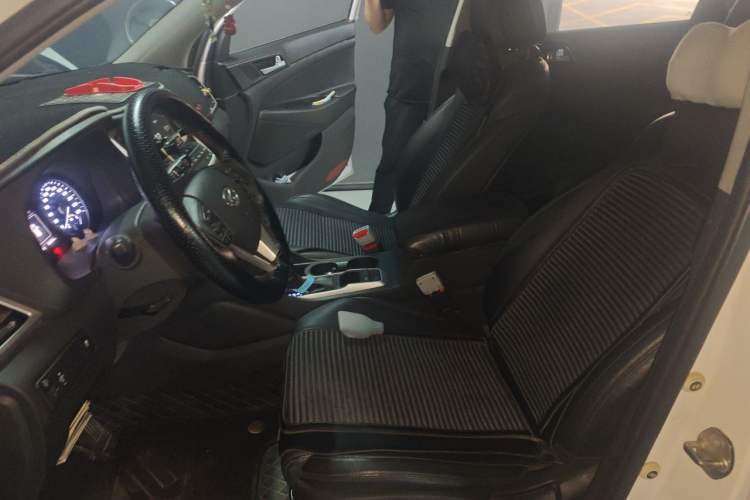 Used Hyundai Tucson 2015 1.6T Dual-Clutch Two-Wheel-Drive Smart Model Left Front Seat