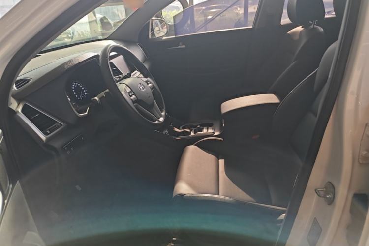 Used Hyundai Tucson 2015 1.6T Dual-Clutch Two-Wheel-Drive Smart Model Left Front Seat