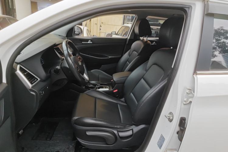 Used Hyundai Tucson 2015 1.6T Dual-Clutch Two-Wheel-Drive Smart Model Left Front Seat