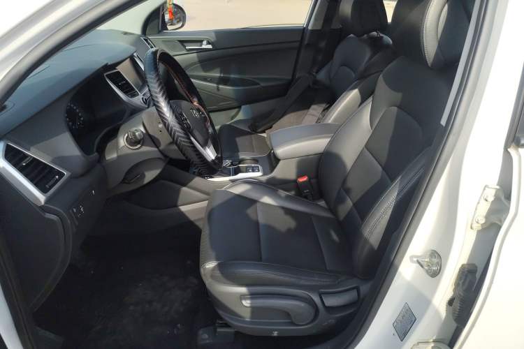Used Hyundai Tucson 2015 1.6T Dual-Clutch Two-Wheel-Drive Smart Model Left Front Seat