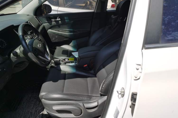 Used Hyundai Tucson 2015 1.6T Dual-Clutch Two-Wheel-Drive Smart Model Left Front Seat