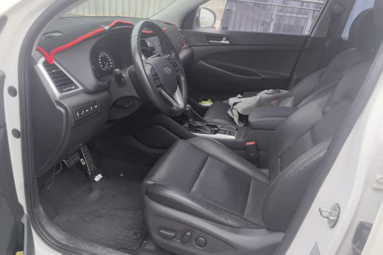Used Hyundai Tucson 2015 1.6T Dual-Clutch Four-Wheel Drive Flagship Model Left Front Seat