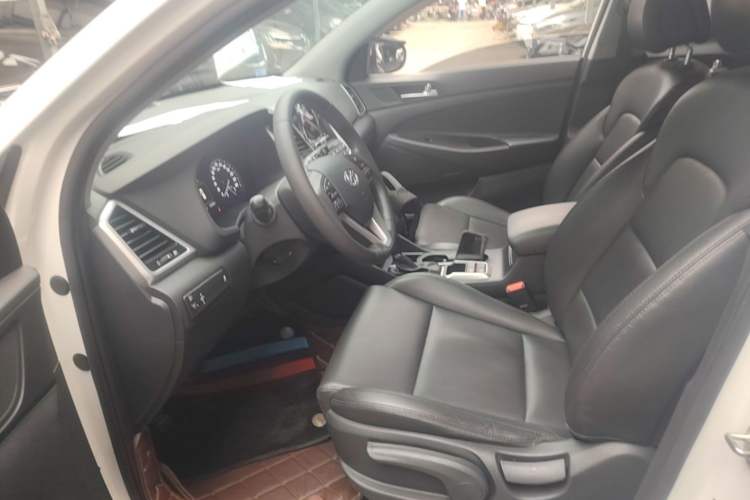 Used Hyundai Tucson 2015 1.6T Dual-Clutch Two-Wheel-Drive Smart Model Left Front Seat