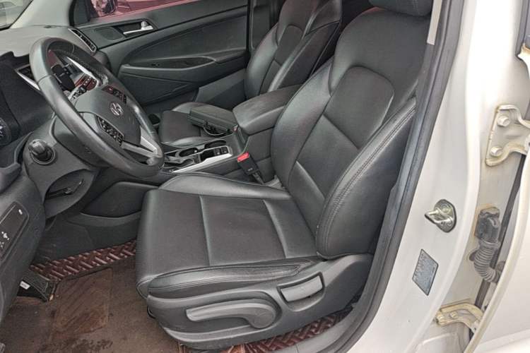 Used Hyundai Tucson 2015 1.6T Dual-Clutch Two-Wheel-Drive Smart Model Left Front Seat