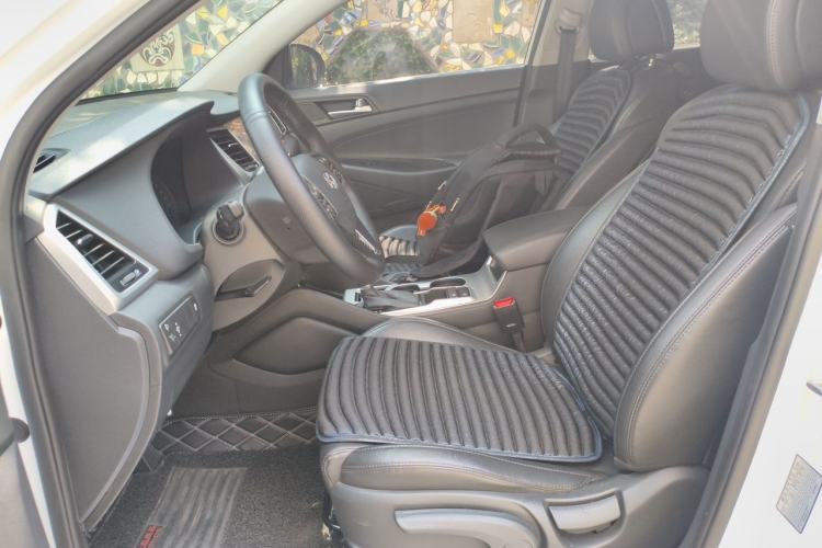 Used Hyundai Tucson 2015 1.6T Dual-Clutch Two-Wheel-Drive Smart Model Left Front Seat