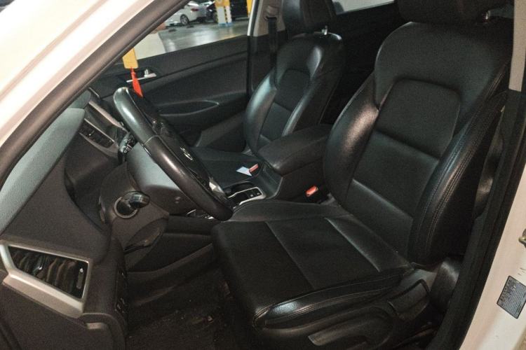 Used Hyundai Tucson 2015 1.6T Dual-Clutch Two-Wheel-Drive Smart Model Left Front Seat