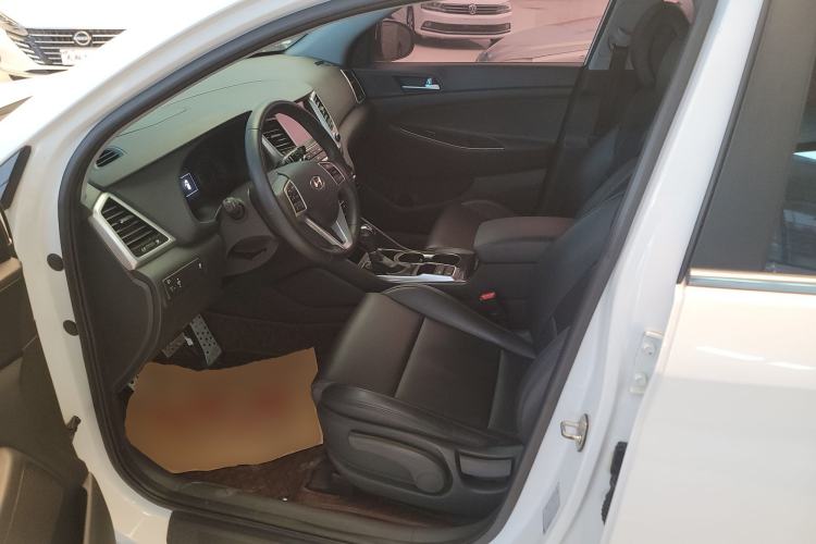 Used Hyundai Tucson 2015 1.6T Dual-Clutch Two-Wheel-Drive Smart Model Left Front Seat