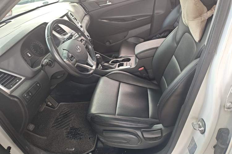 Used Hyundai Tucson 2015 1.6T Dual-Clutch Two-Wheel-Drive Smart Model Left Front Seat