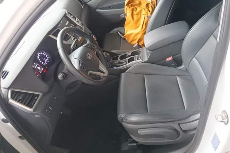 Used Hyundai Tucson 2015 1.6T Dual-Clutch Two-Wheel-Drive Smart Model Left Front Seat