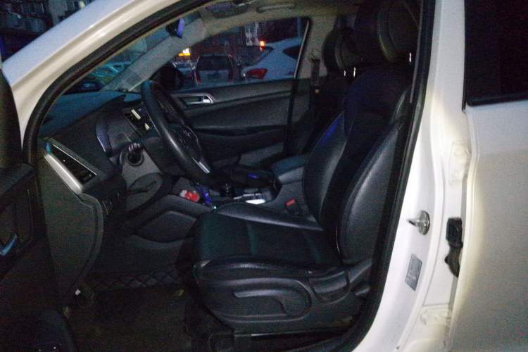 Used Hyundai Tucson 2015 1.6T Dual-Clutch Two-Wheel-Drive Smart Model Left Front Seat