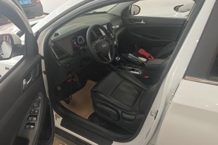 Used Hyundai Tucson 2015 1.6T Dual-Clutch Two-Wheel-Drive Leading Model Left Front Seat