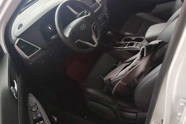 Used Hyundai Tucson 2015 1.6T Dual-Clutch Two-Wheel-Drive Smart Model Left Front Seat