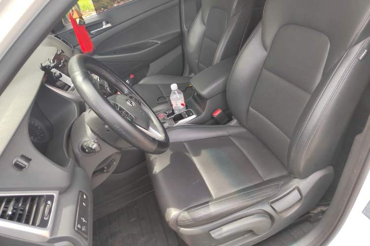 Used Hyundai Tucson 2015 1.6T Dual-Clutch Two-Wheel-Drive Leading Model Left Front Seat