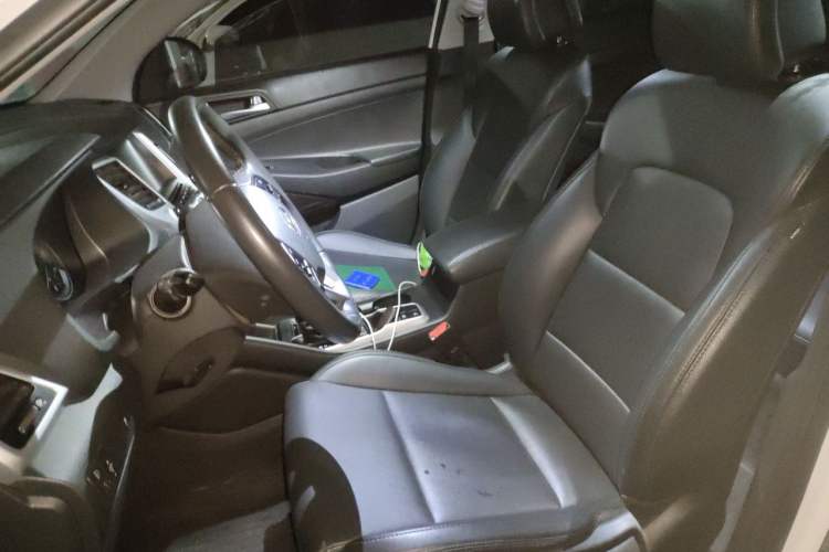 Used Hyundai Tucson 2015 1.6T Dual-Clutch Two-Wheel-Drive Smart Model Left Front Seat