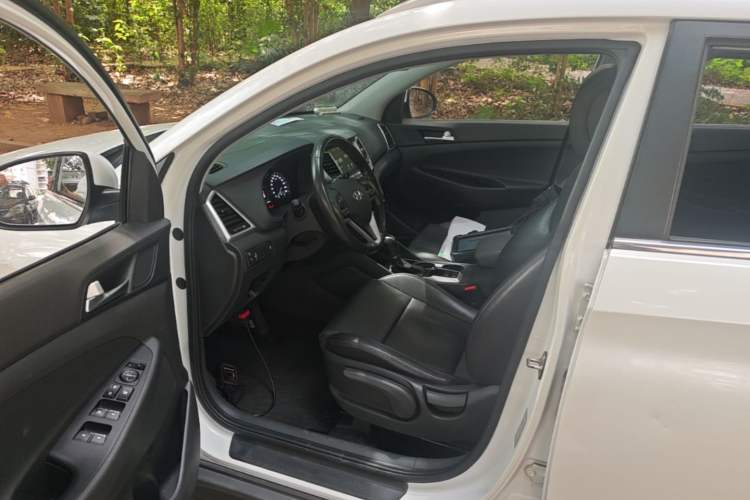 Used Hyundai Tucson 2015 1.6T Dual-Clutch Two-Wheel-Drive Smart Model Left Front Seat