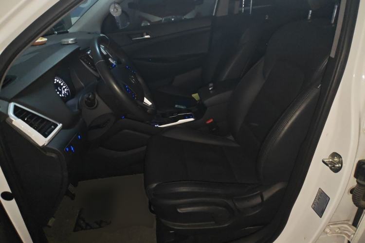 Used Hyundai Tucson 2015 1.6T Dual-Clutch Two-Wheel-Drive Smart Model Left Front Seat