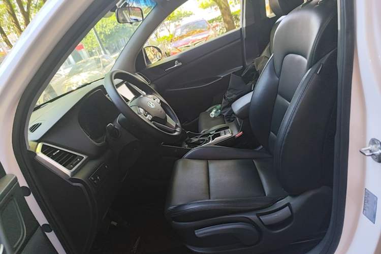 Used Hyundai Tucson 2015 1.6T Dual-Clutch Two-Wheel-Drive Smart Model Left Front Seat