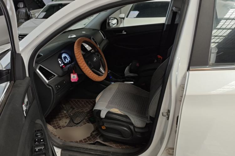 Used Hyundai Tucson 2015 1.6T Dual-Clutch Two-Wheel-Drive Smart Model Left Front Seat