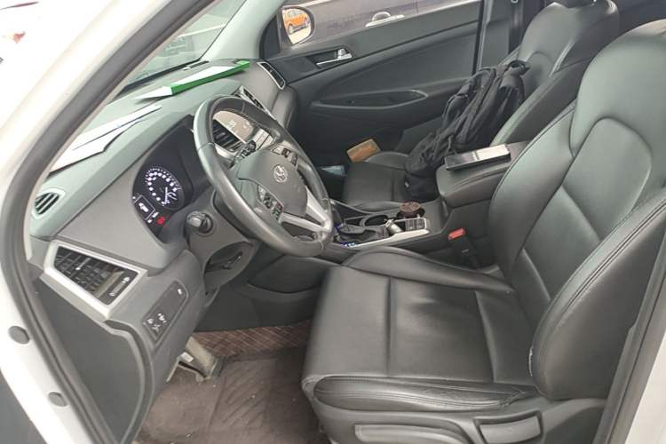 Used Hyundai Tucson 2015 1.6T Dual-Clutch Two-Wheel-Drive Smart Model Left Front Seat