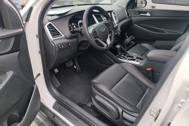 Used Hyundai Tucson 2015 1.6T Dual-Clutch Two-Wheel-Drive Smart Model Left Front Seat