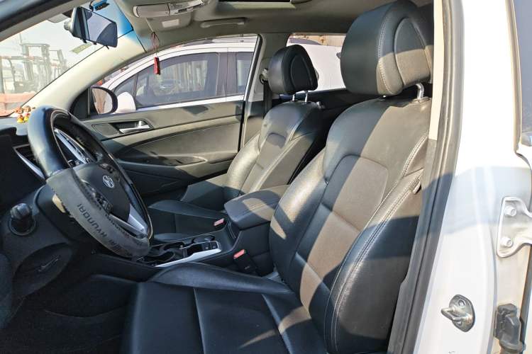Used Hyundai Tucson 2015 1.6T Dual-Clutch Two-Wheel-Drive Smart Model Left Front Seat