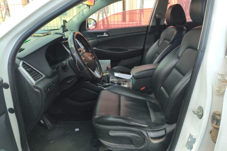 Used Hyundai Tucson 2015 1.6T Dual-Clutch Two-Wheel-Drive Smart Model Left Front Seat