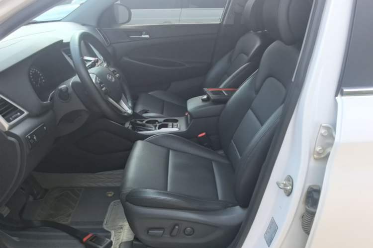 Used Hyundai Tucson 2015 1.6T Dual-Clutch Two-Wheel-Drive Smart Model Left Front Seat