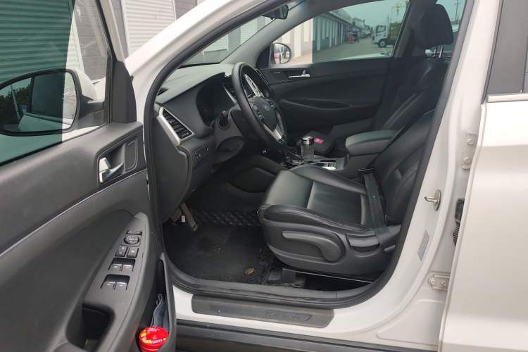 Used Hyundai Tucson 2015 1.6T Dual-Clutch Two-Wheel-Drive Smart Model Left Front Seat