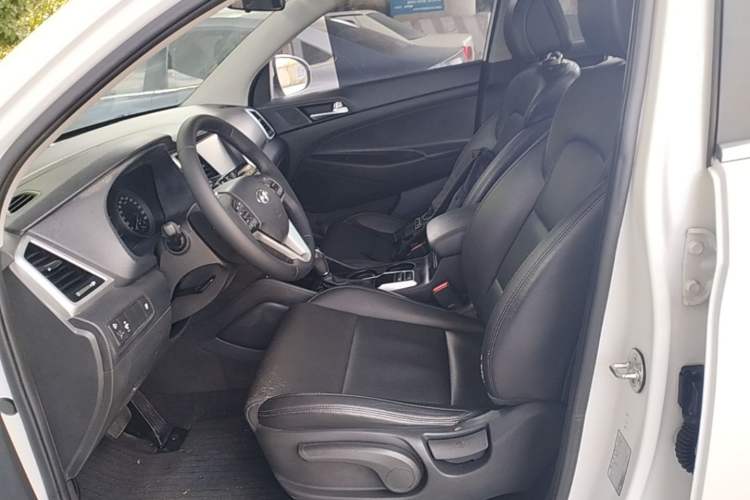 Used Hyundai Tucson 2015 1.6T Dual-Clutch Two-Wheel-Drive Smart Model Left Front Seat